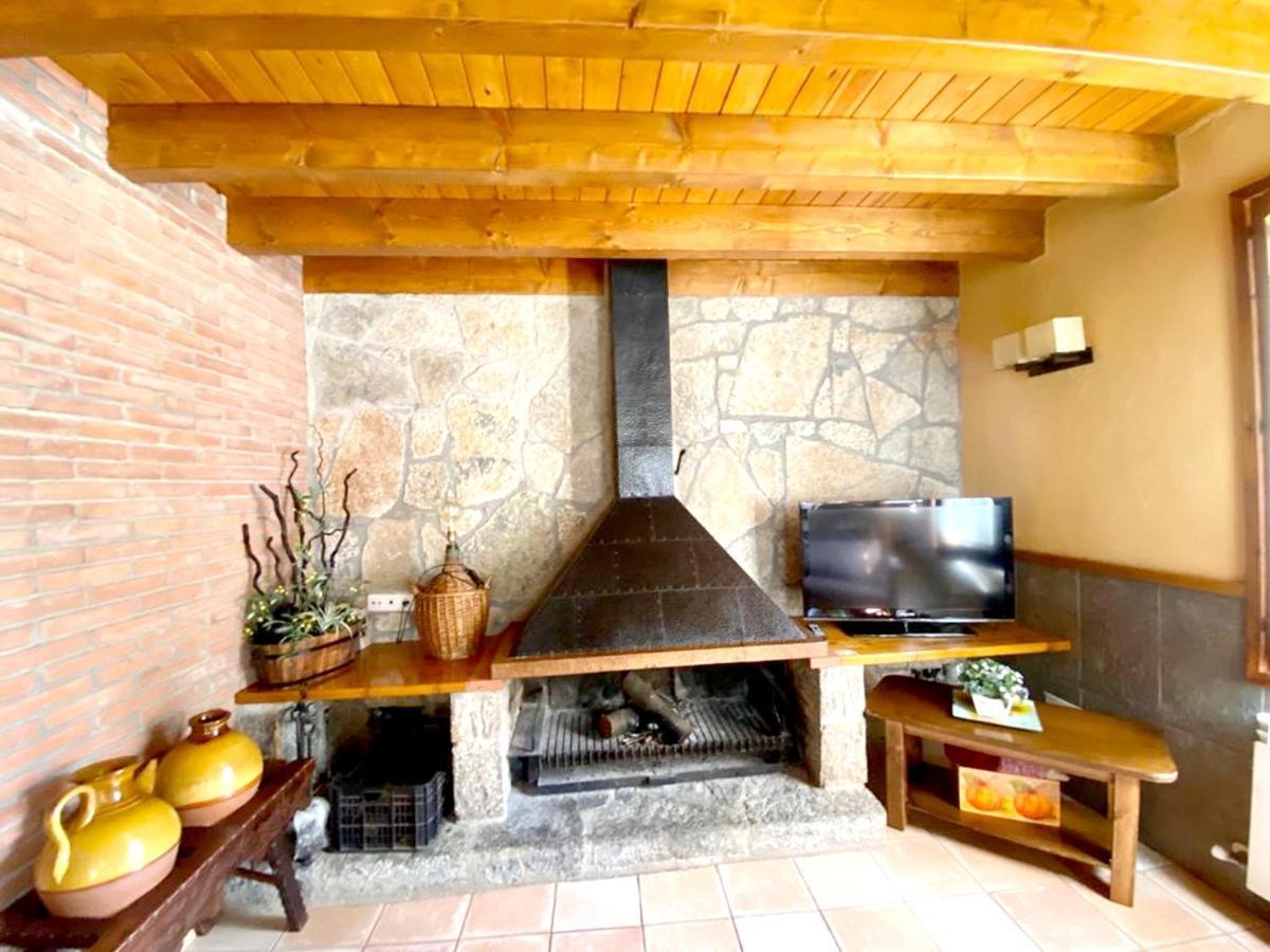 Spacious House In Ogassa With Terrace And Bbq エクステリア 写真