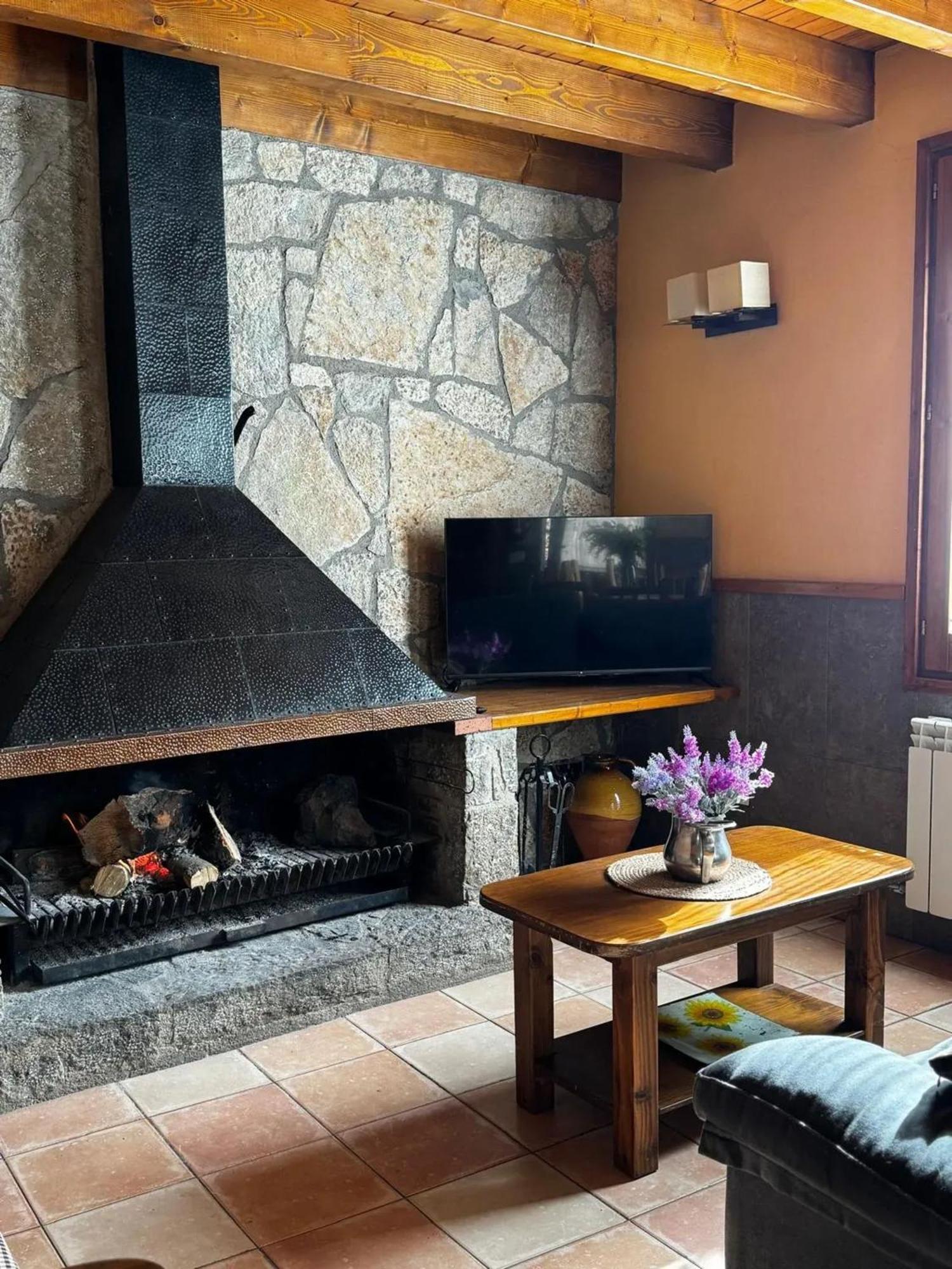 Spacious House In Ogassa With Terrace And Bbq エクステリア 写真